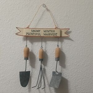 🛑 Rustic Garden Tool Wall Decor